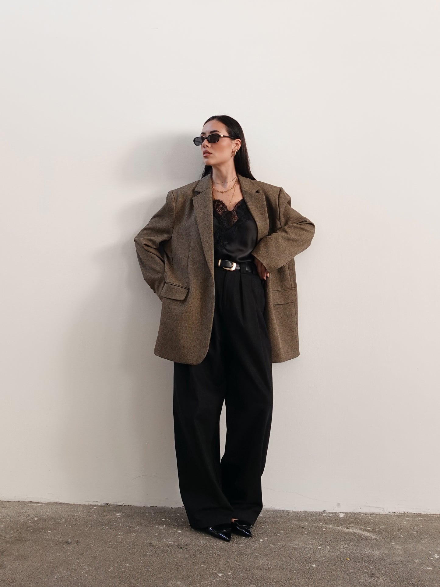 PANTALONI CARROT FIT CON CINTURA - NERO 14737