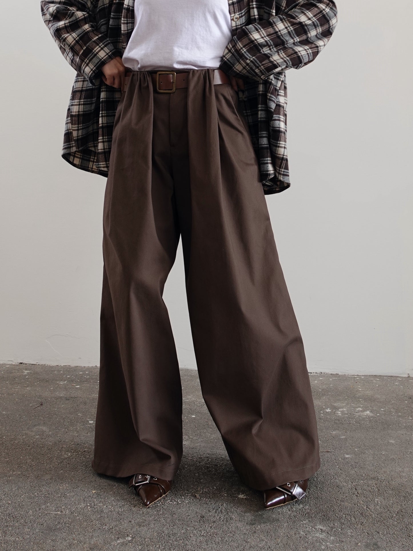 PANTALONI A PALAZZO BROOKLYN CON CINTURA - MARRONE 2610