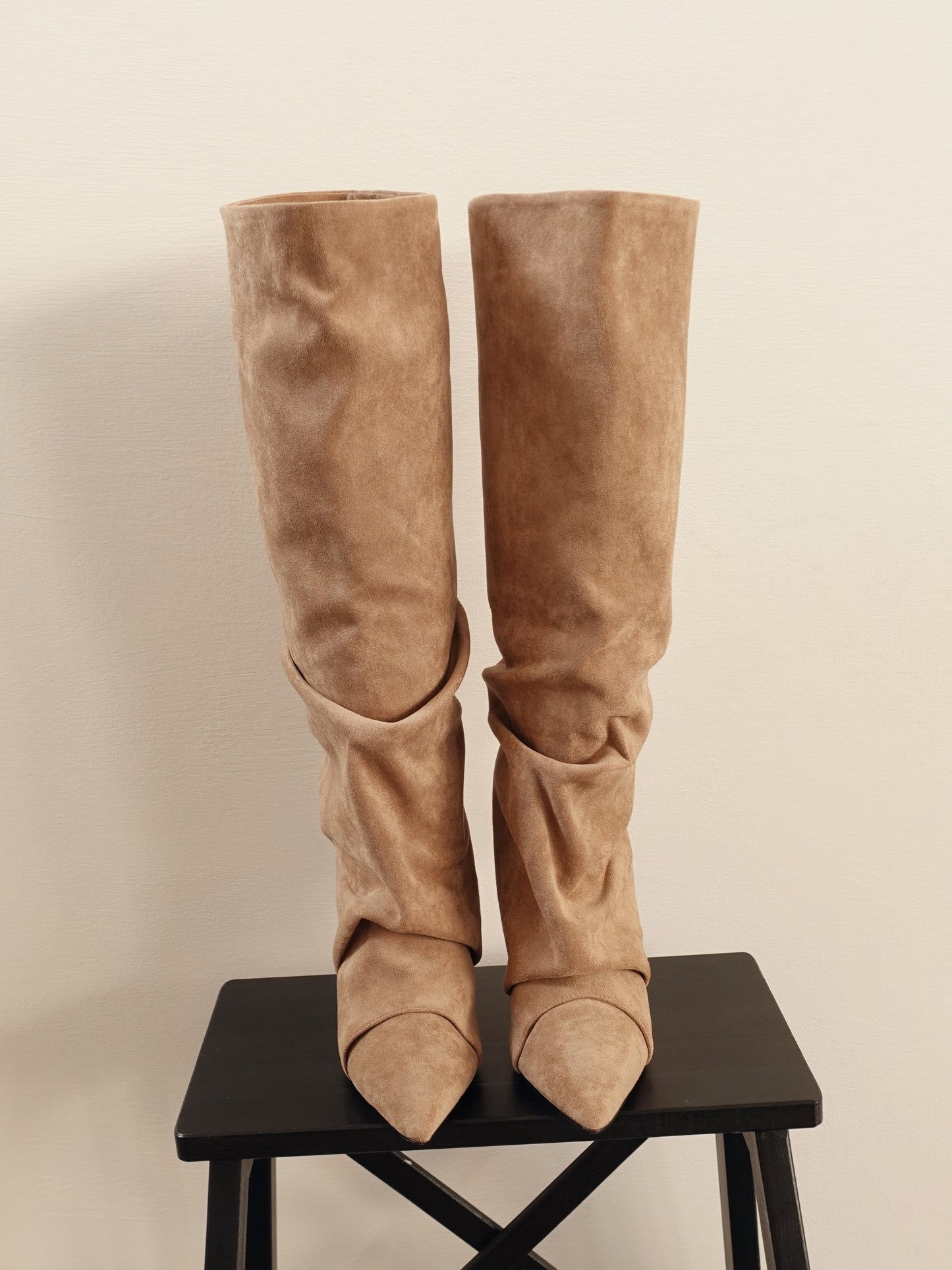 STIVALI ALTI SLOUCHY SCAMOSCIATI - BEIGE CLS571