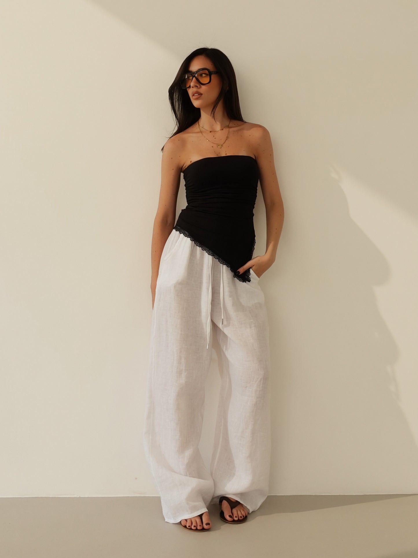 TOP ASIMMETRICO CON FONDO IN PIZZO - NERO 141482