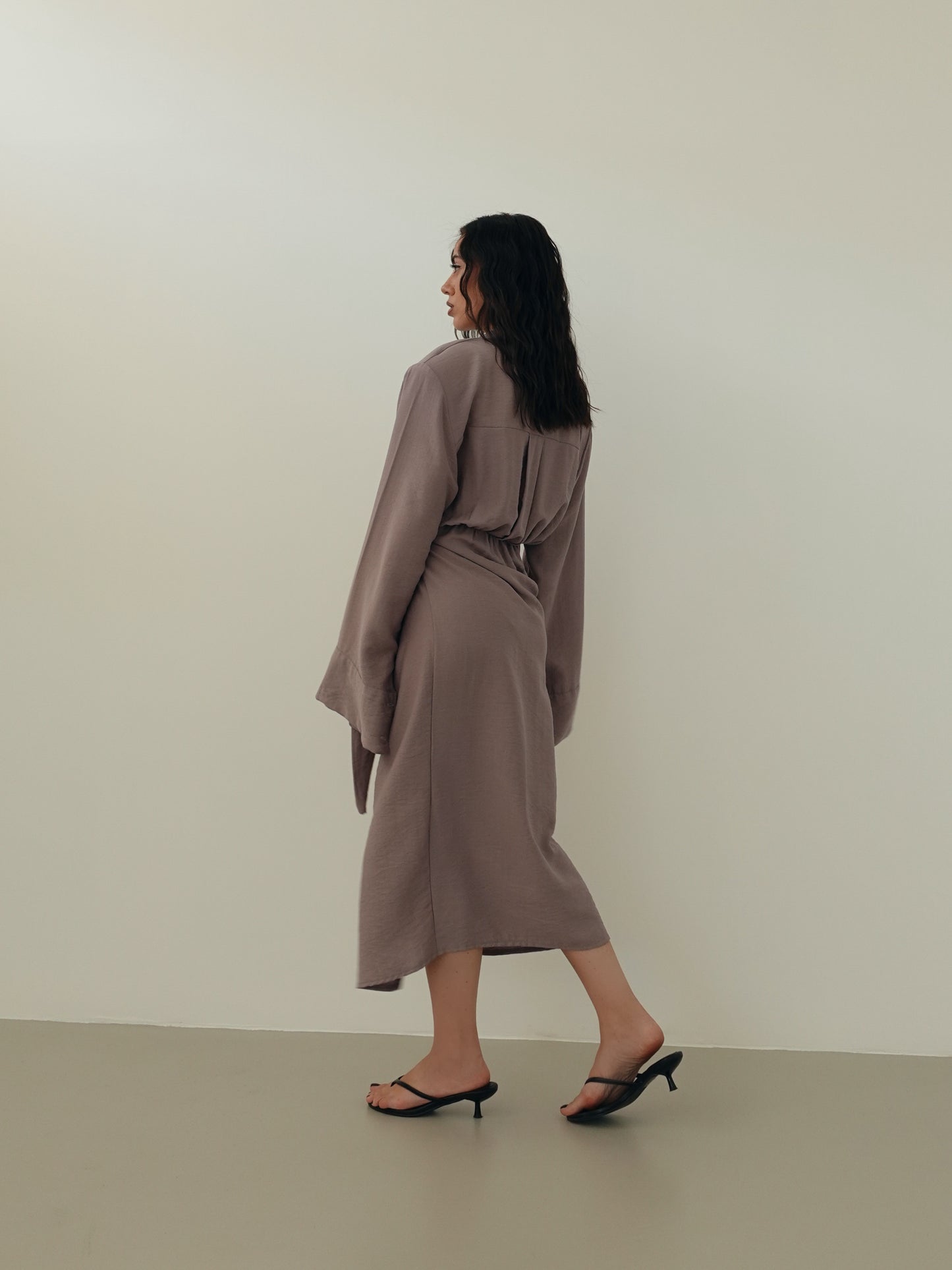 VESTITO A PORTAFOGLIO CON SPALLINE - GRIGIO 7095