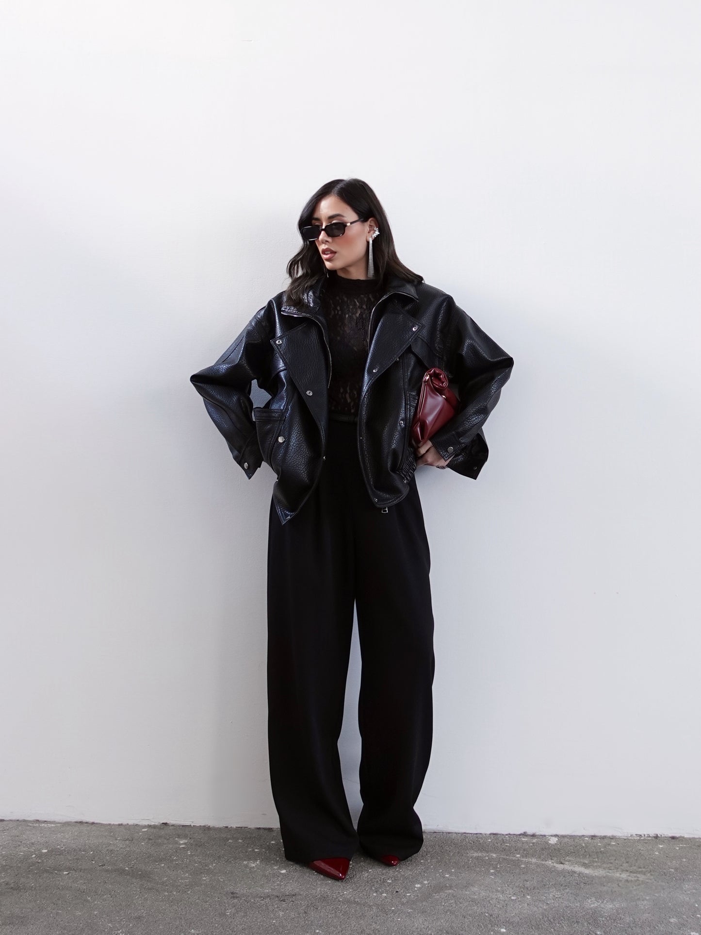 PANTALONI CON PINCES E CINTURINO - NERO 7011