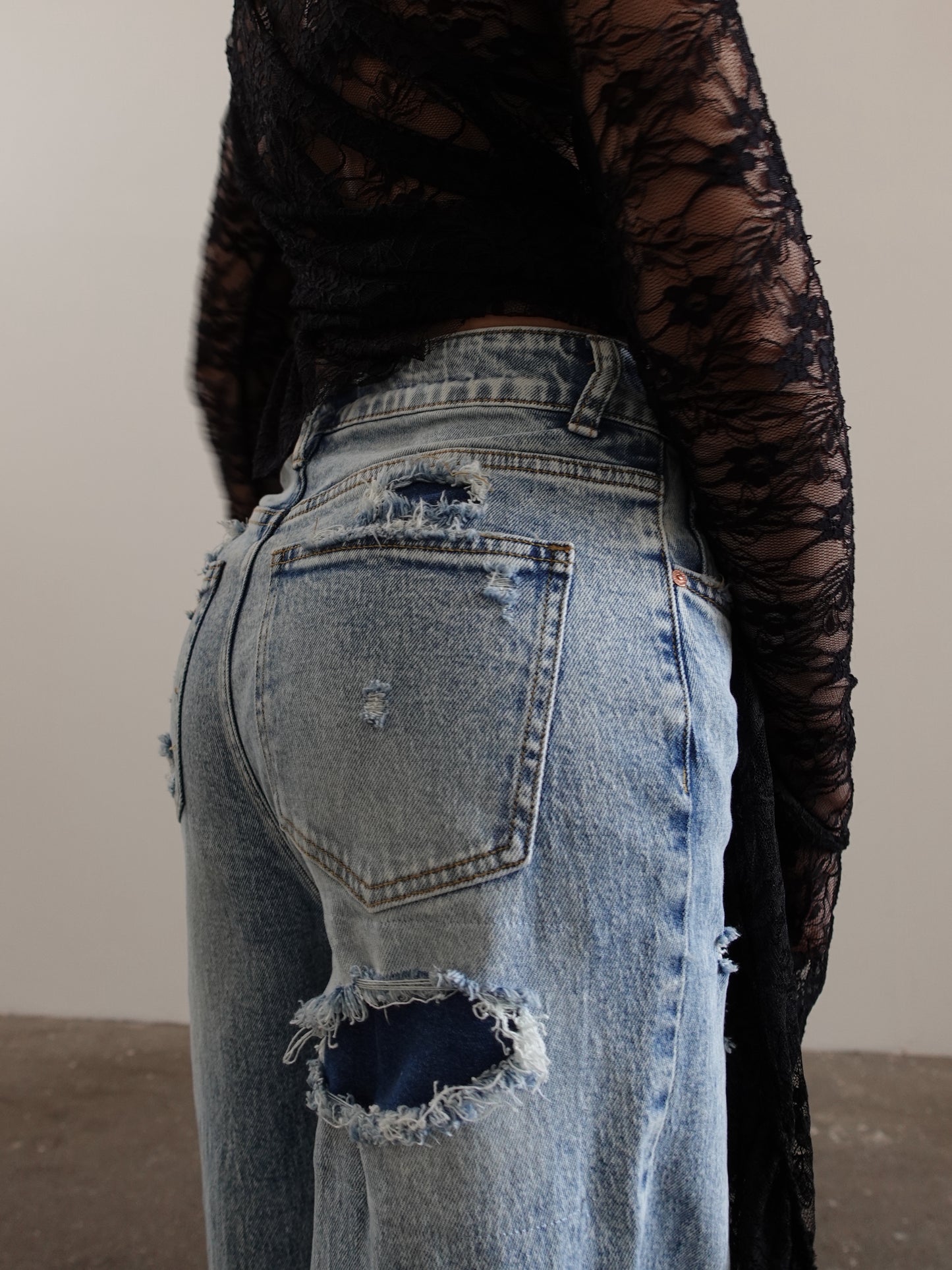 JEANS WIDE LEG CON ABRASIONI - DENIM CHIARO H3312