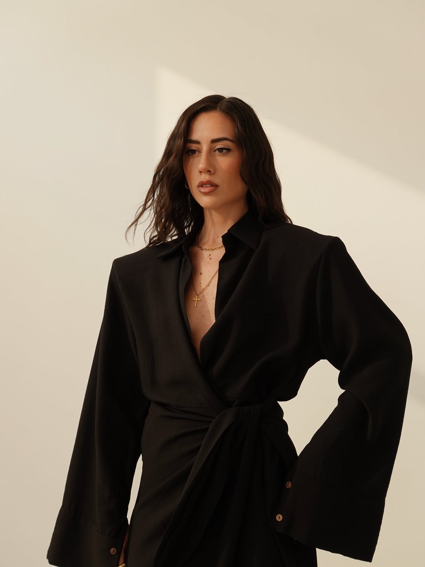 VESTITO A PORTAFOGLIO CON SPALLINE - NERO 7095