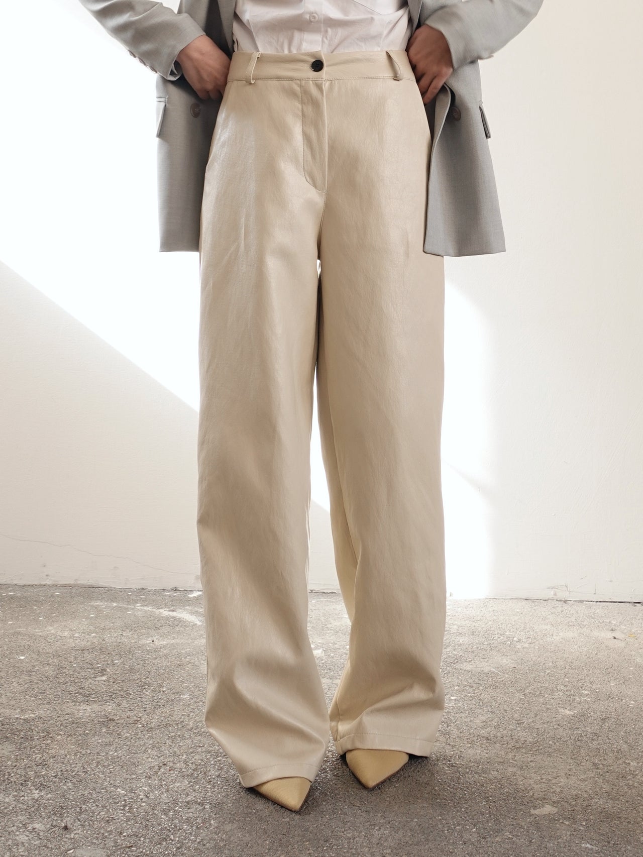 PANTALONI IN ECOPELLE WIDE LEG - BEIGE 19353