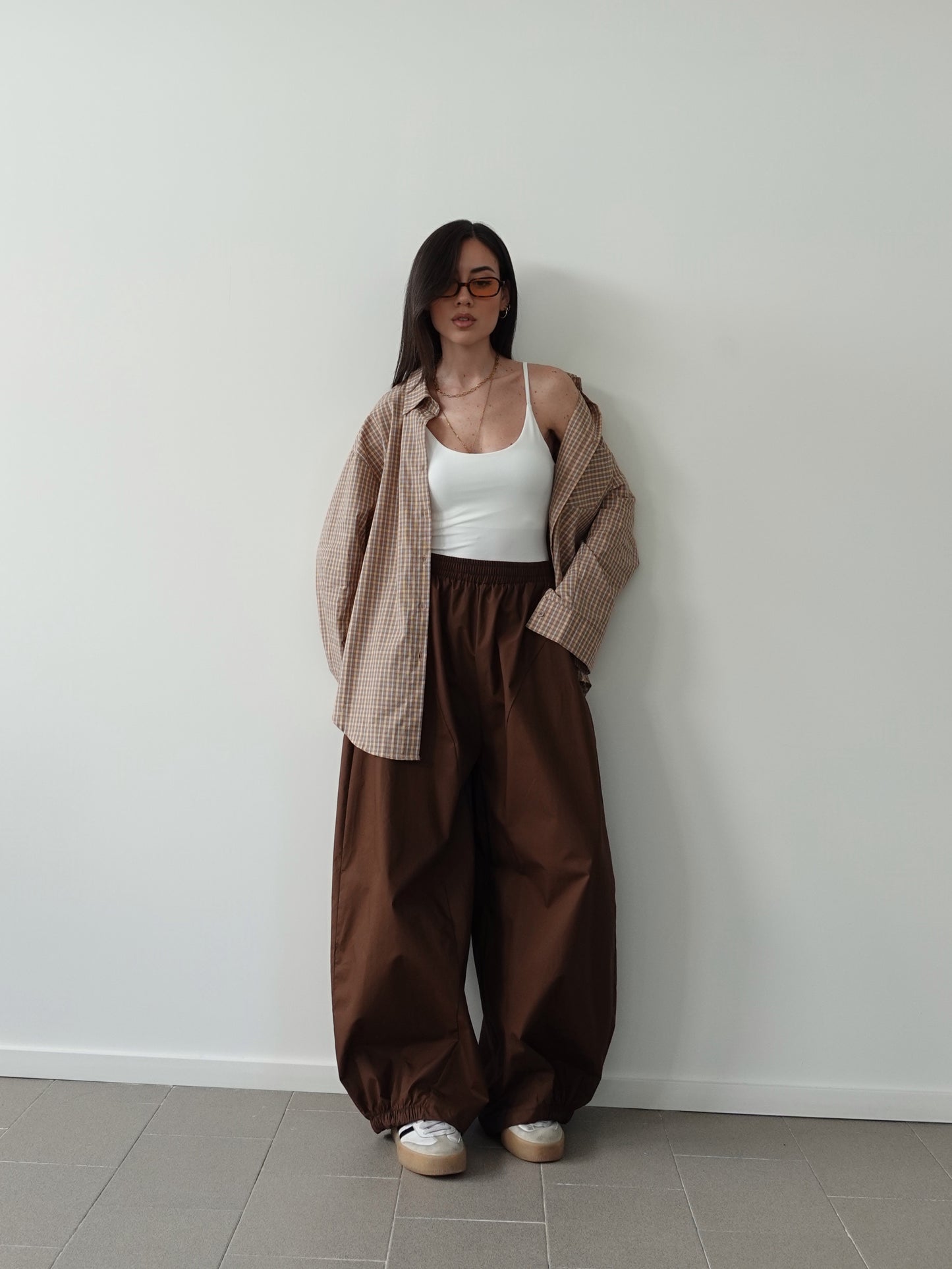 PANTALONI BAGGY BALLOON IN COTONE - MARRONE CNZ21