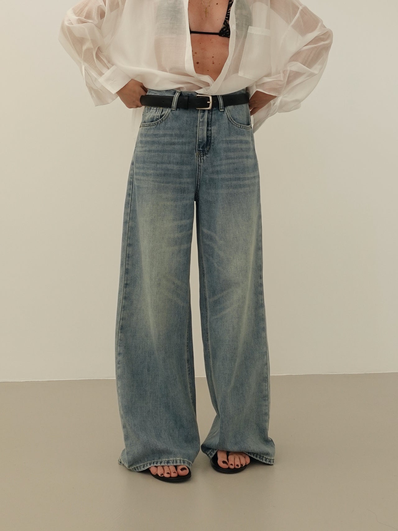 JEANS WIDE LEG SABBIATO CON CINTURA - LAVAGGIO MEDIO 66381