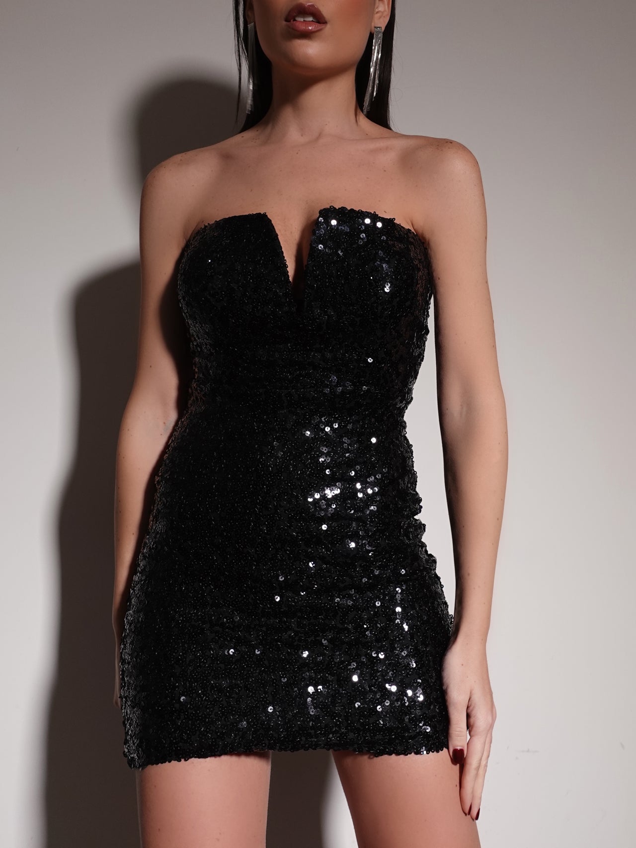 MINI DRESS IN PAILLETTES CON FIOCCO IN RASO SUL RETRO - NERO 39364