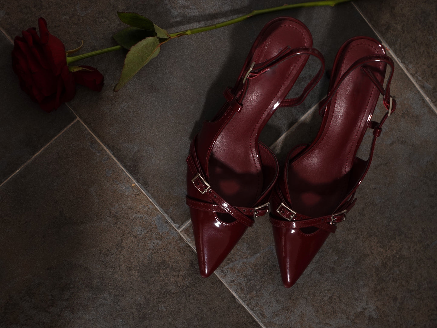 SLINGBACK CON FIBBIE VALENTINE - WINE 201