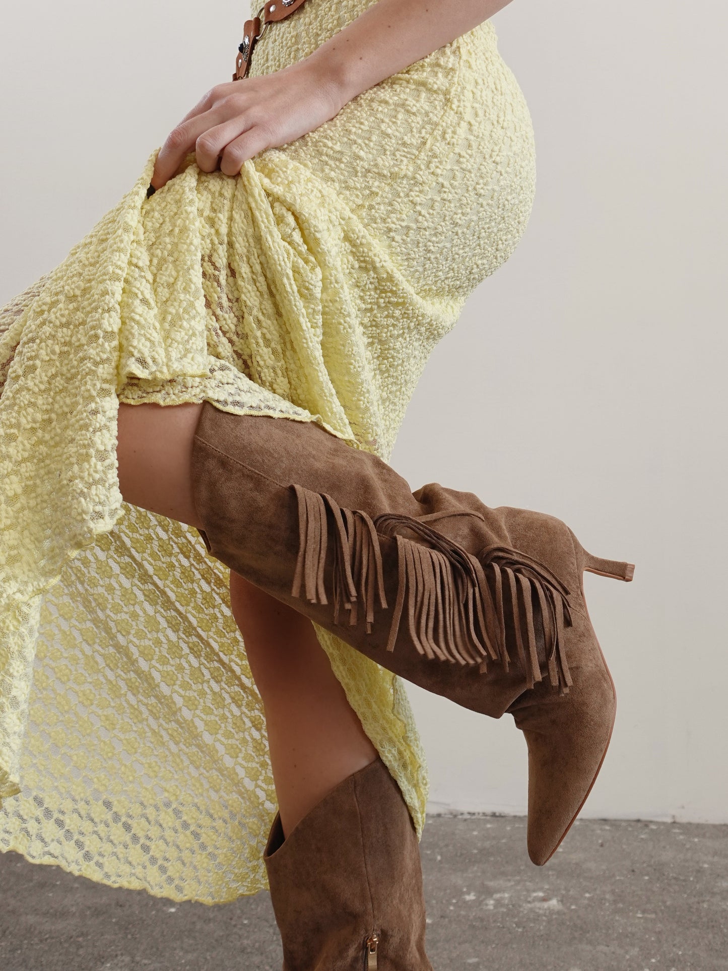 STIVALE SCAMOSCIATO CON FRANGE - CAMEL G76