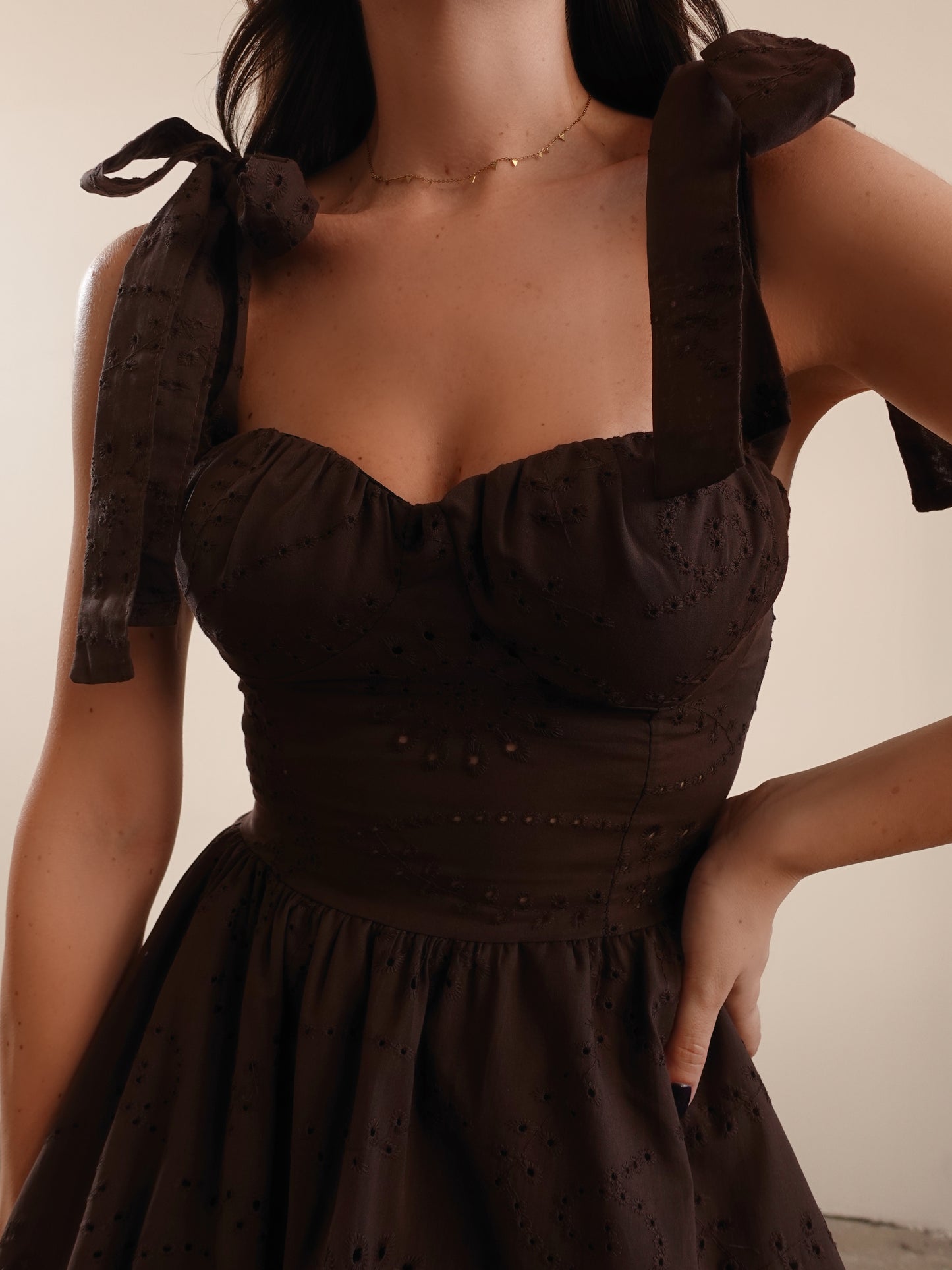 MINI DRESS SICILY IN PIZZO SANGALLO - MARRONE 69591