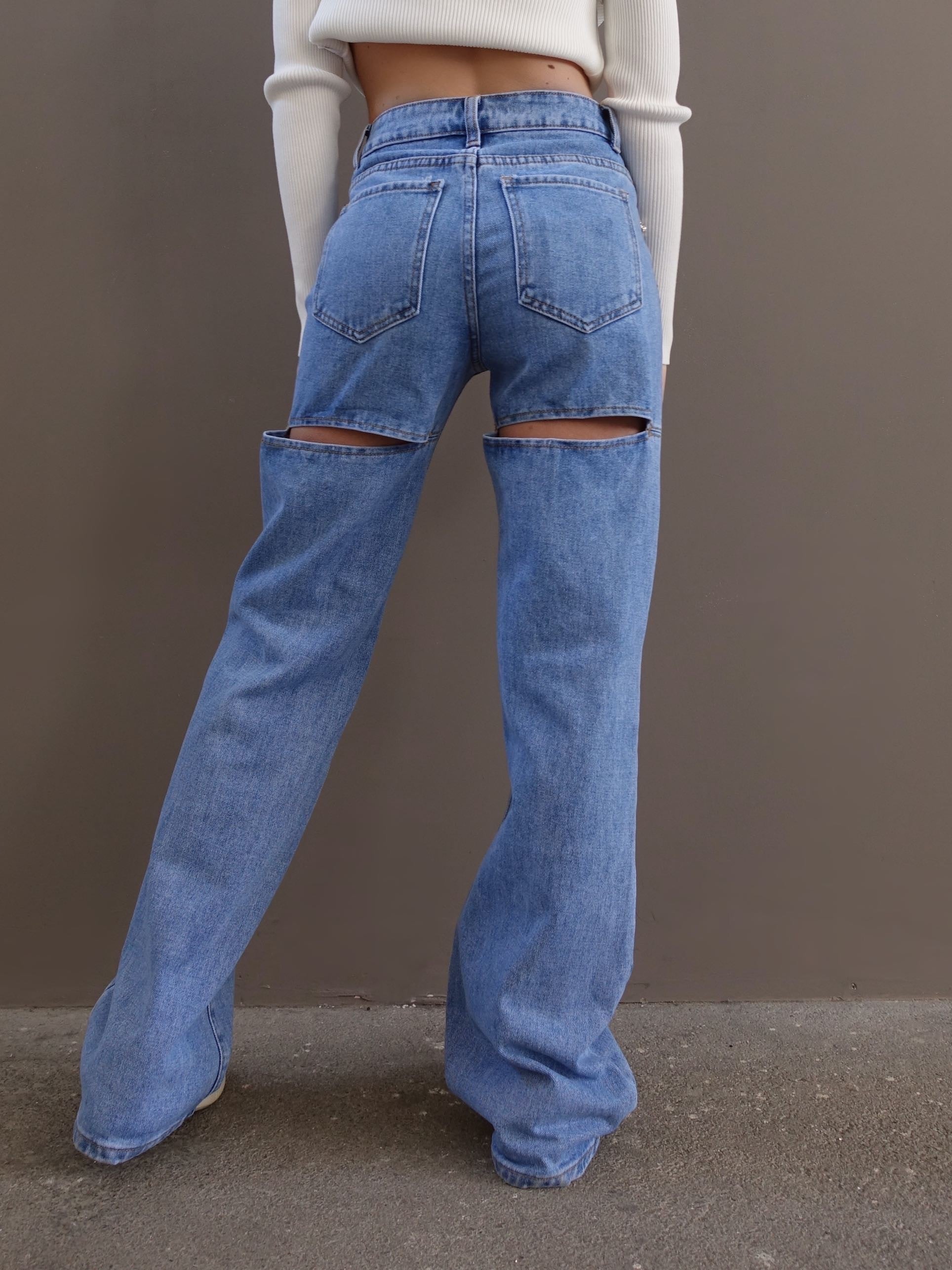 JEANS WIDE LEG CON STRASS E TAGLI SUL RETRO - Y902