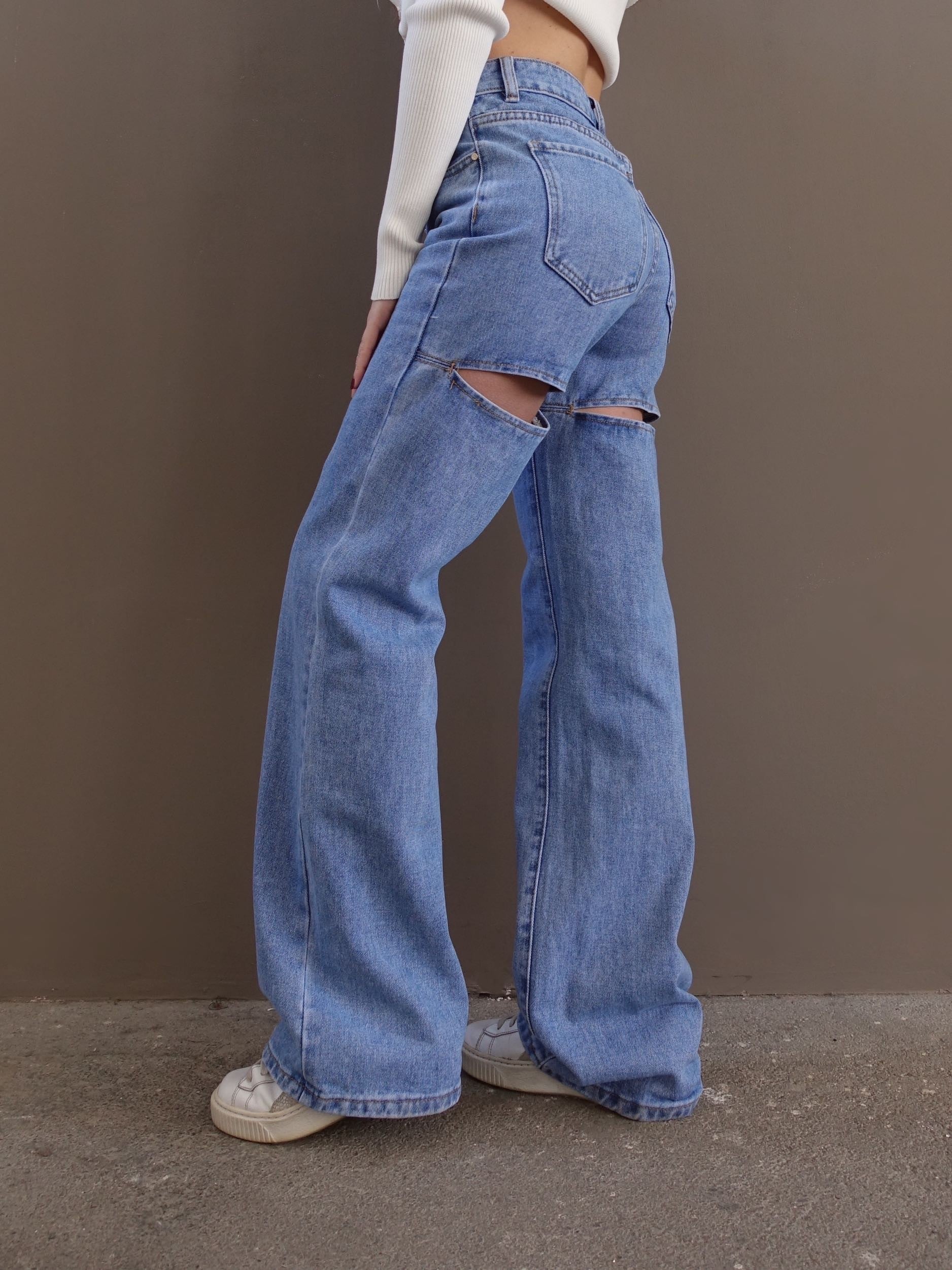JEANS WIDE LEG CON STRASS E TAGLI SUL RETRO - Y902