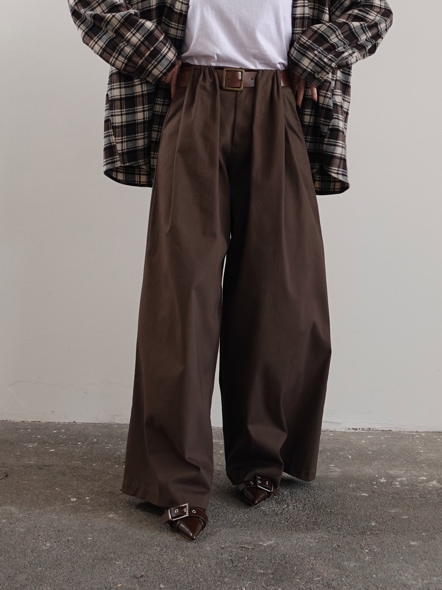 PANTALONI A PALAZZO BROOKLYN CON CINTURA - MARRONE 2610