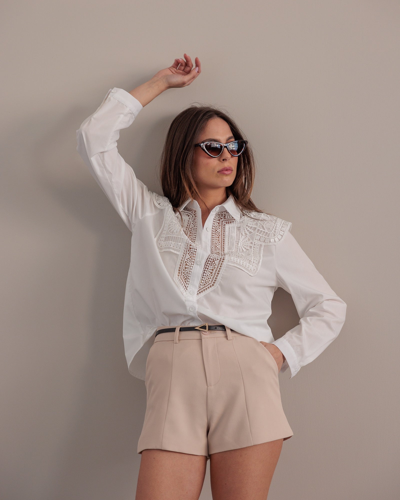 SHORTS CLASSIC CON CINTURA - BEIGE