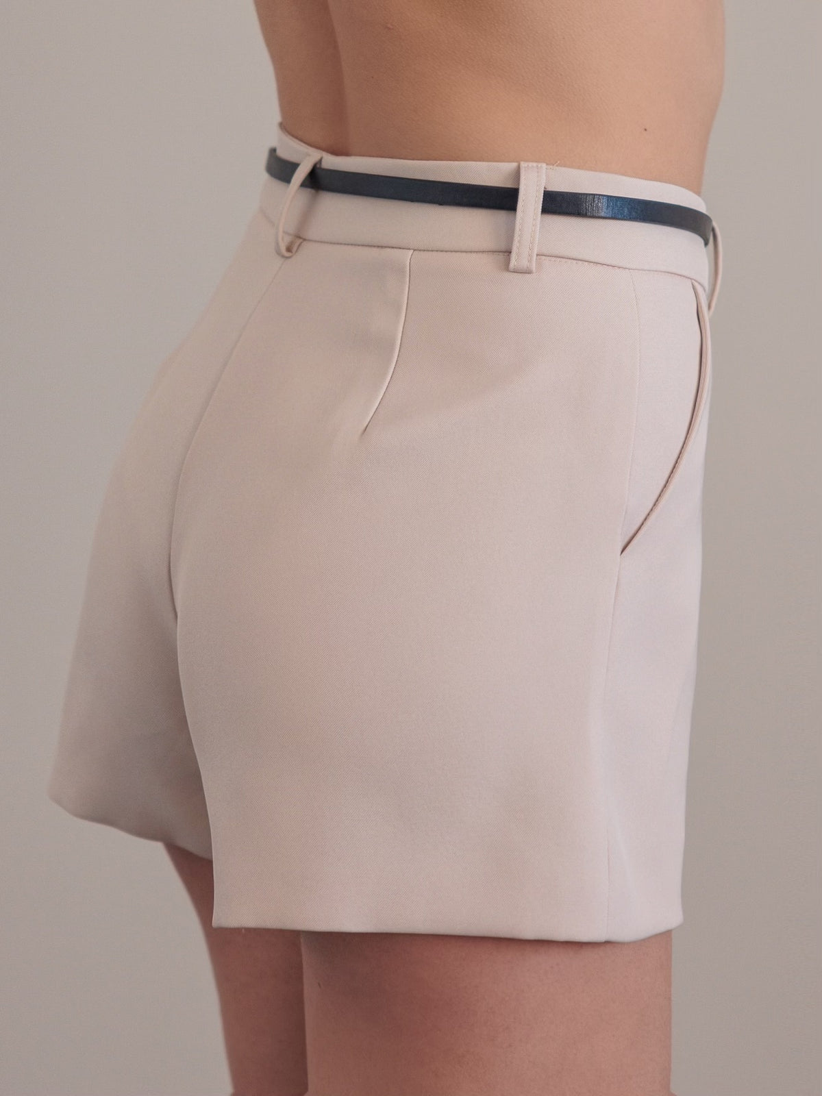 SHORTS CLASSIC CON CINTURA - BEIGE
