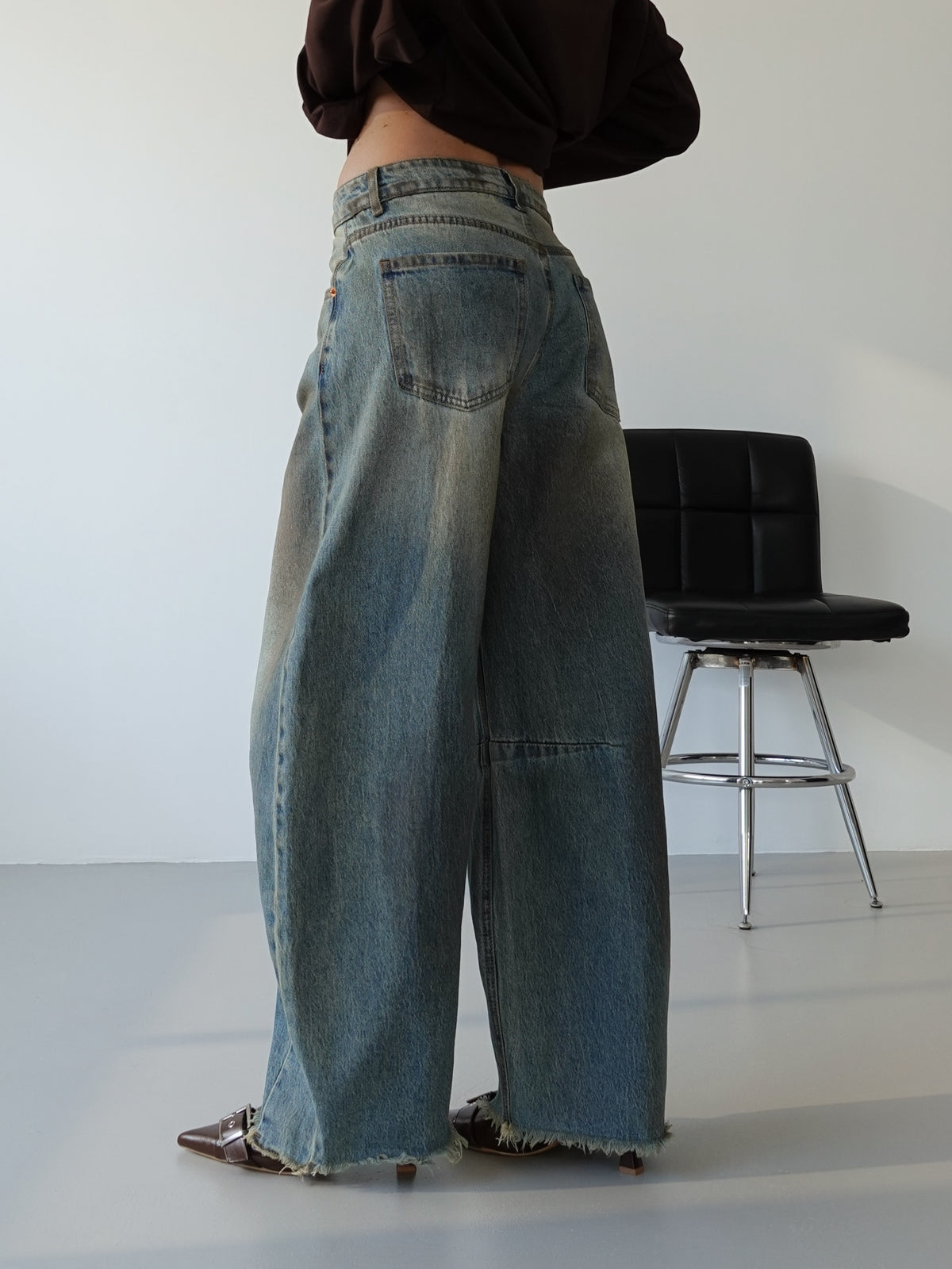 JEANS BARRELL FIT SABBIATO - LAVAGGIO MEDIO ZJ6125B