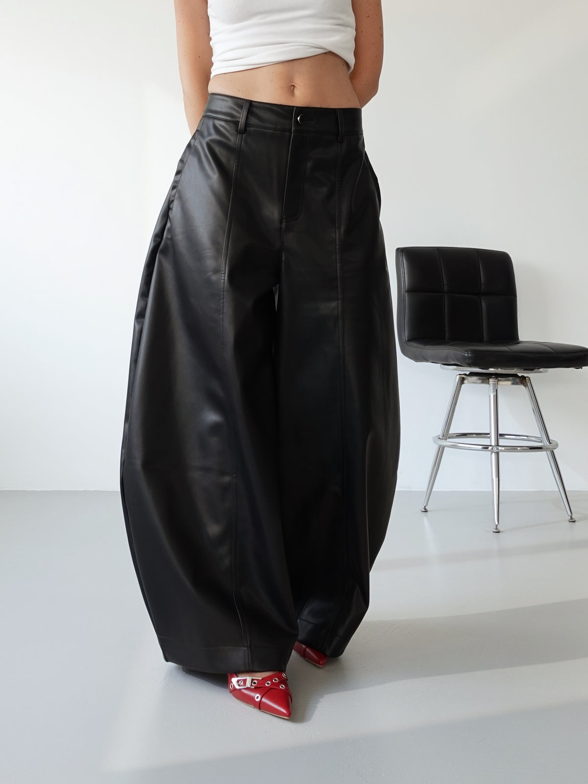 PANTALONI BALLOON IN ECOPELLE H143 - NERO 8938