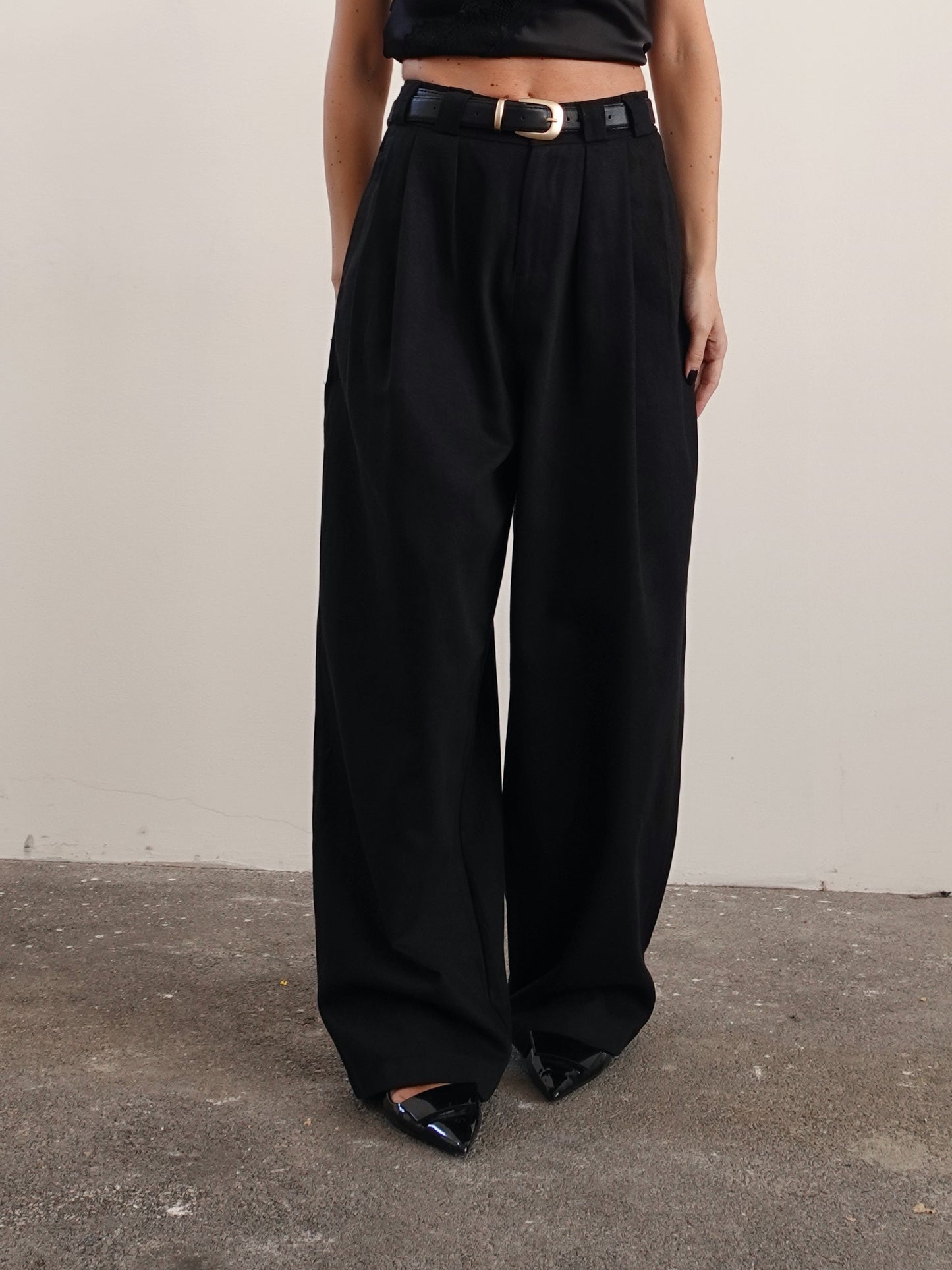 PANTALONI CARROT FIT CON CINTURA - NERO 14737