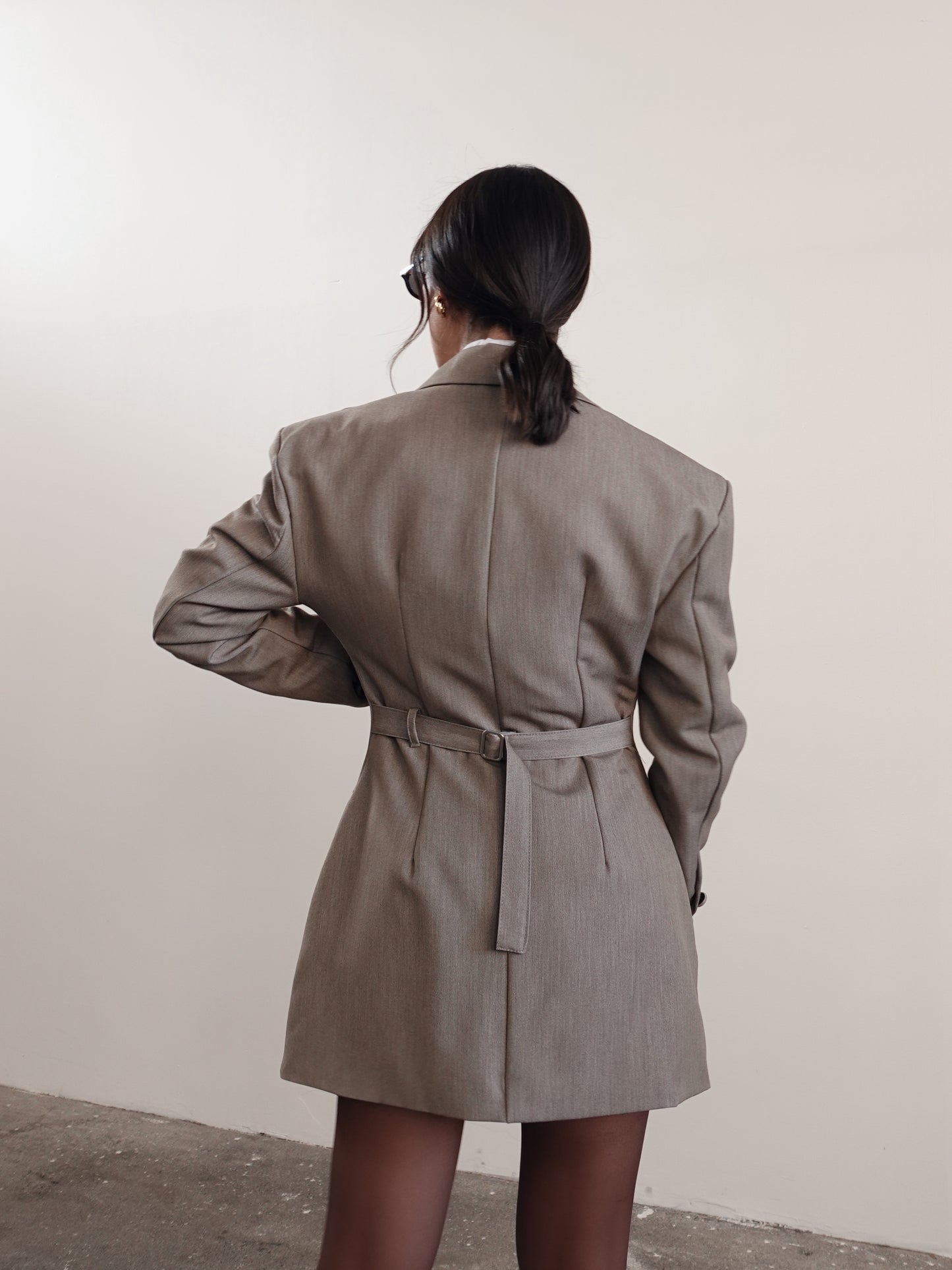 BLAZER DRESS CON CINTURA REGOLABILE - SABBIA 510