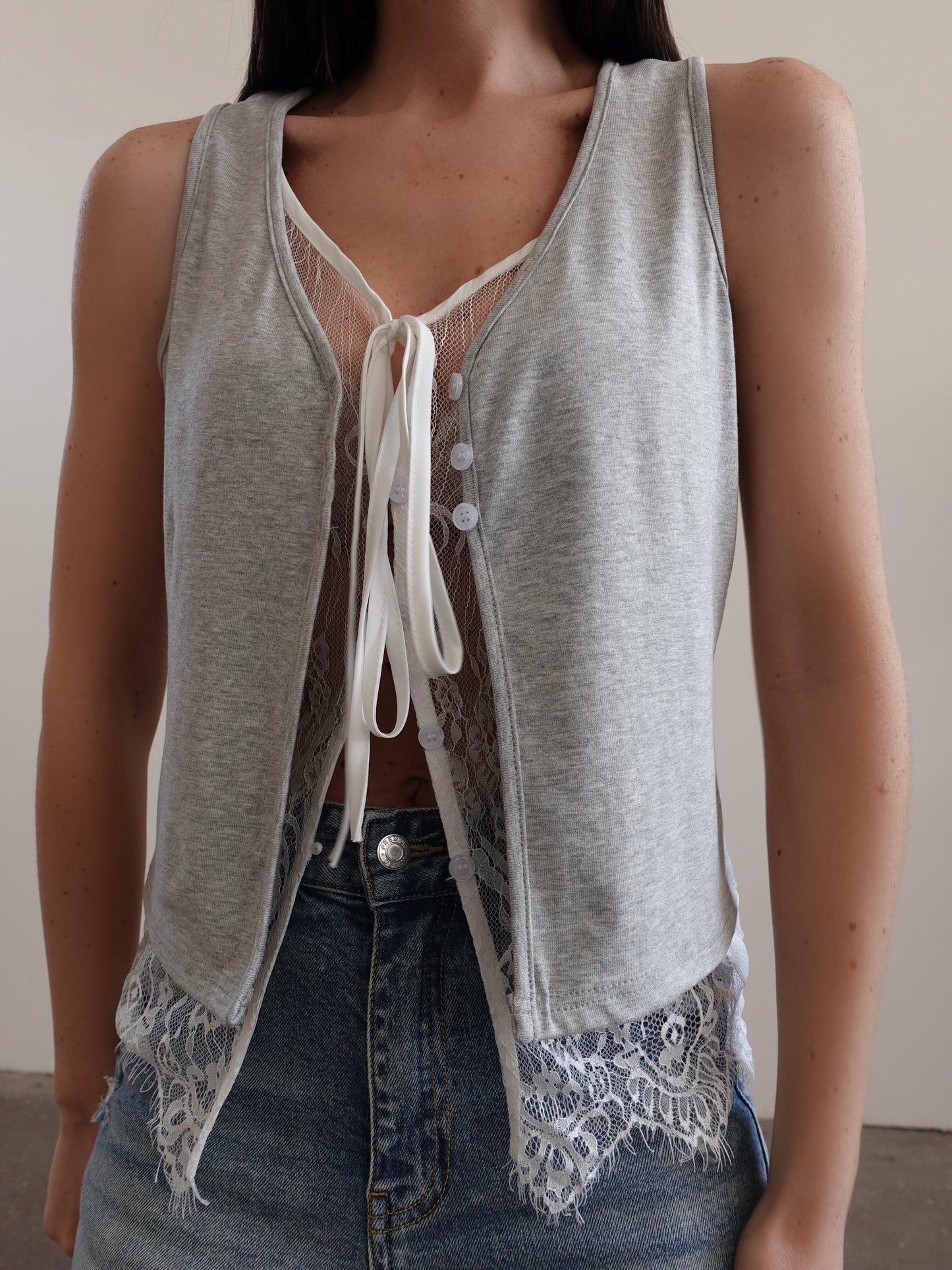 CANOTTA CON INSERTI IN PIZZO - GRIGIO 30134