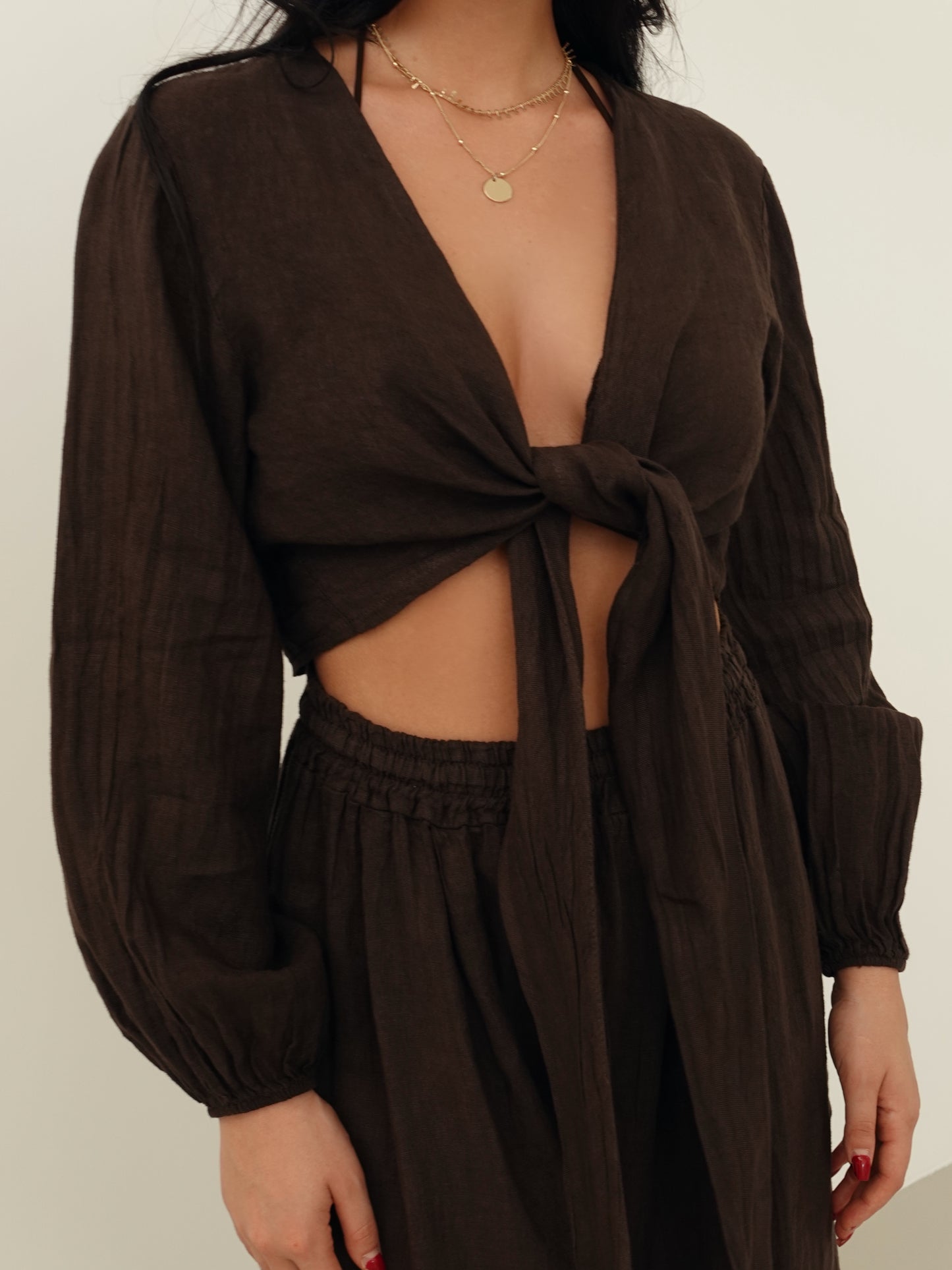 BLUSA CROP CON NODO 100% LINO - CIOCCOLATO 8767