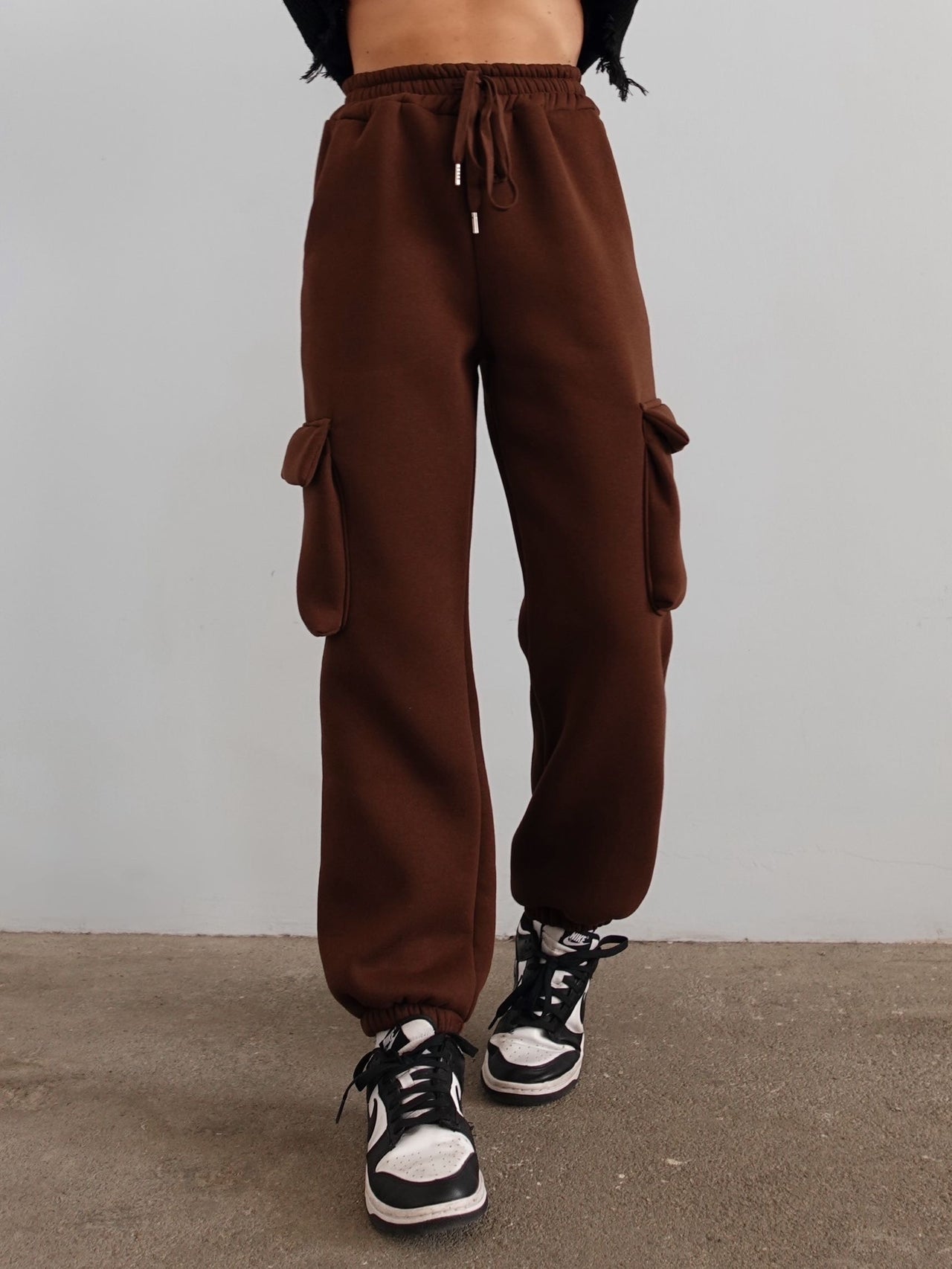 JOGGERS CON TASCONI CON PILE INTERNO - MARRONE 30899