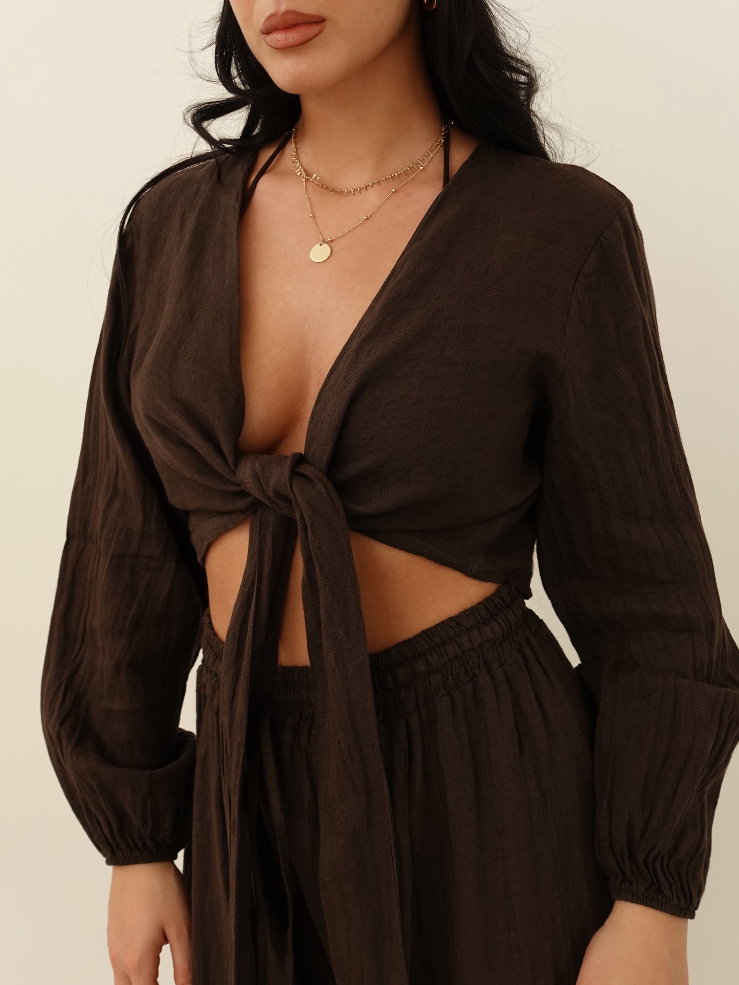 BLUSA CROP CON NODO 100% LINO - CIOCCOLATO 8767