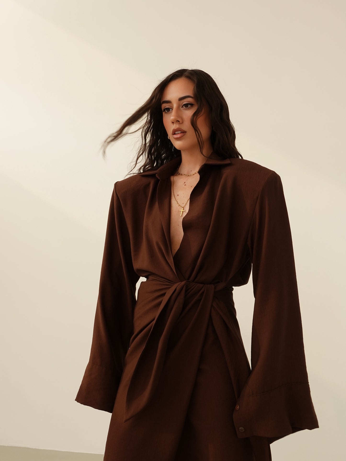 VESTITO A PORTAFOGLIO CON SPALLINE - MARRONE 7095