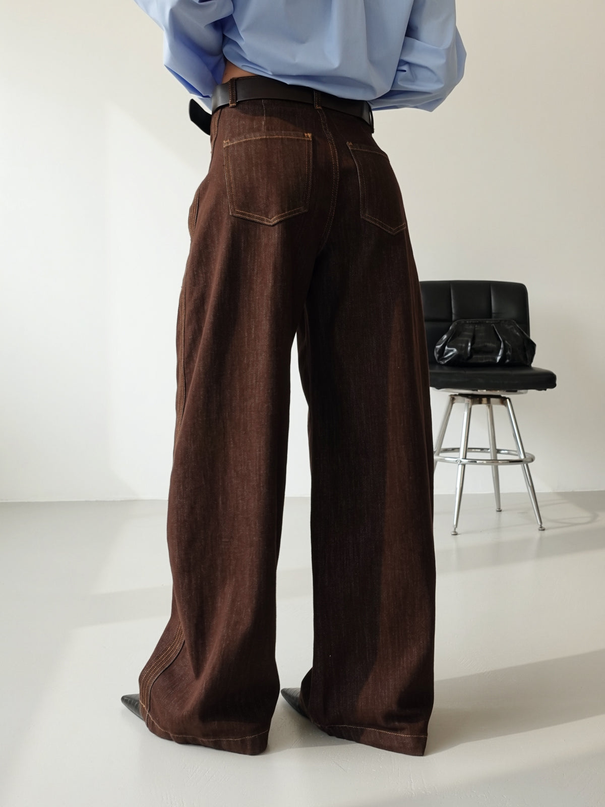 JEANS BALLOON COLOR CON CINTURA - MARRONE 32630