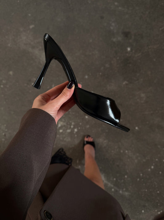 SANDALO MULES - NERO Y198