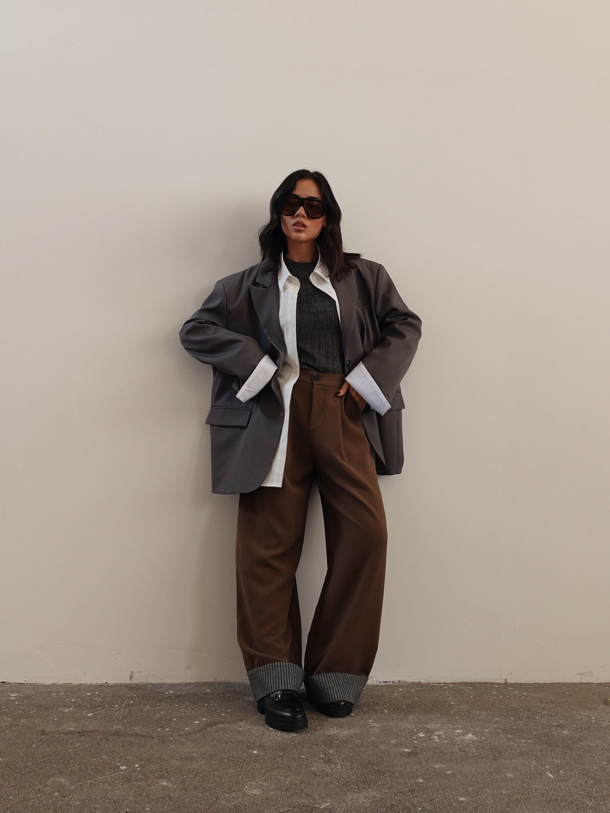 PANTALONI BAGGY CON PIEGA A RIGHE - CAFFE' 15600