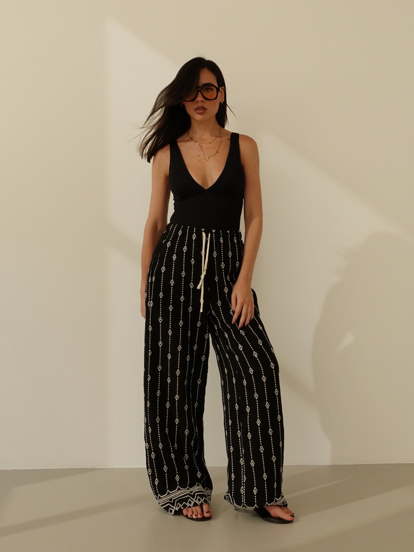 BODY SCOLLO A V CON COPPETTE - NERO 13729