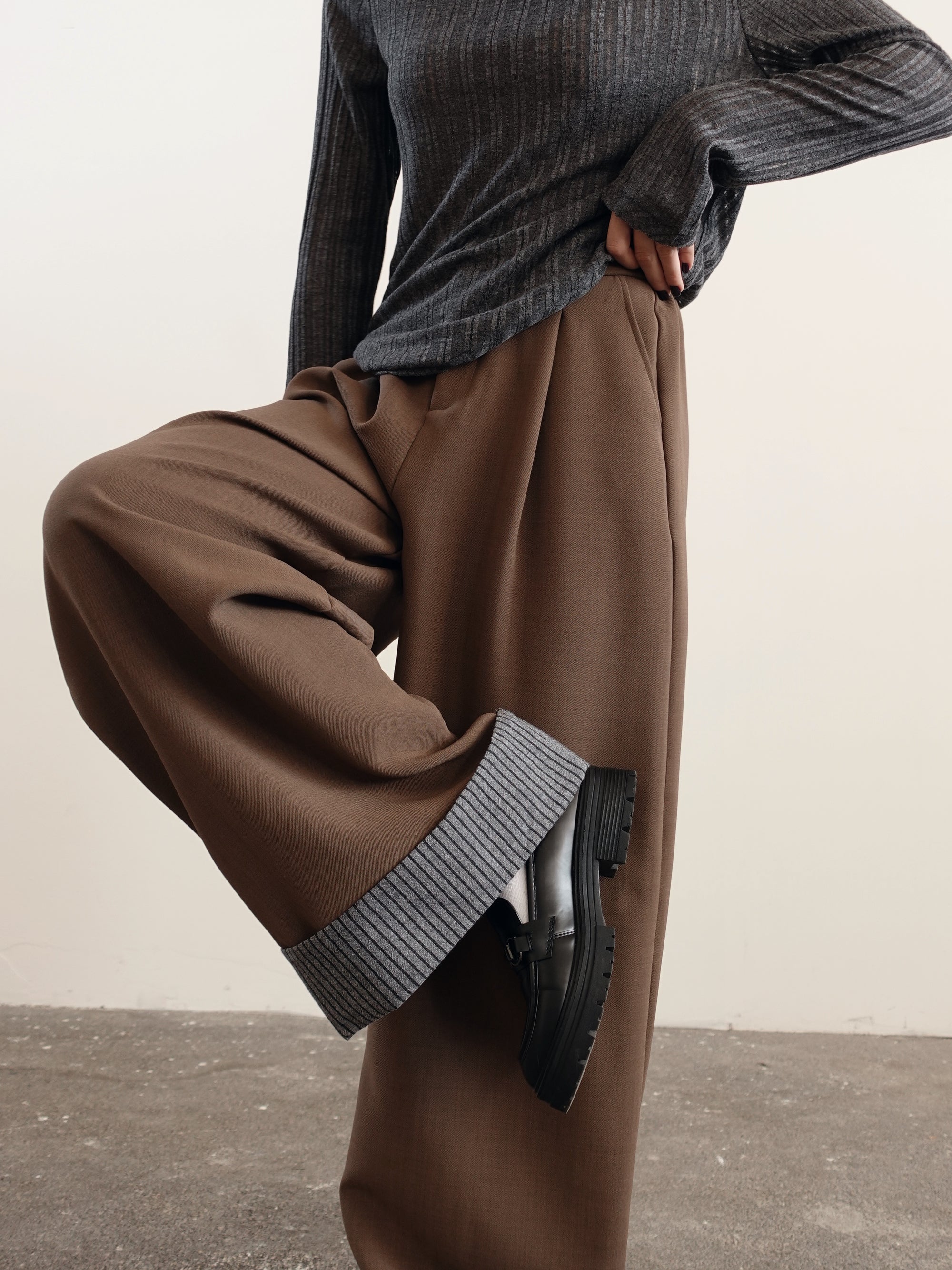 PANTALONI BAGGY CON PIEGA A RIGHE - CAFFE' 15600