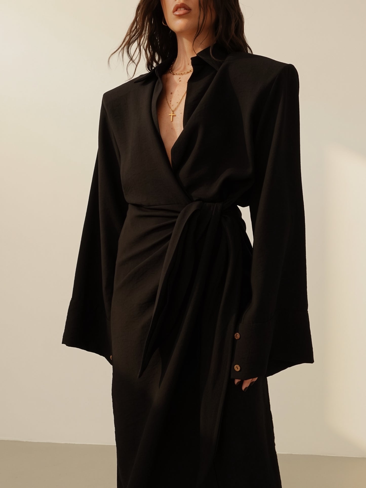 VESTITO A PORTAFOGLIO CON SPALLINE - NERO 7095