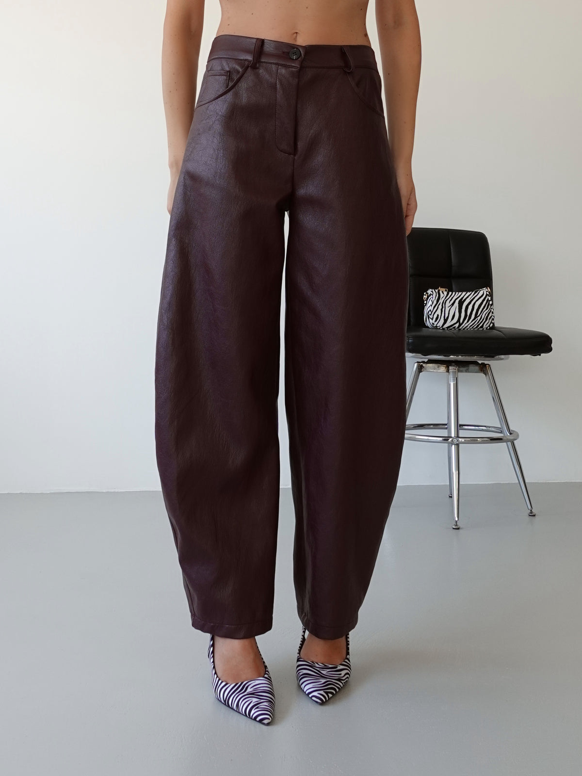 PANTALONI BALLOON IN ECOPELLE - WINE 26500