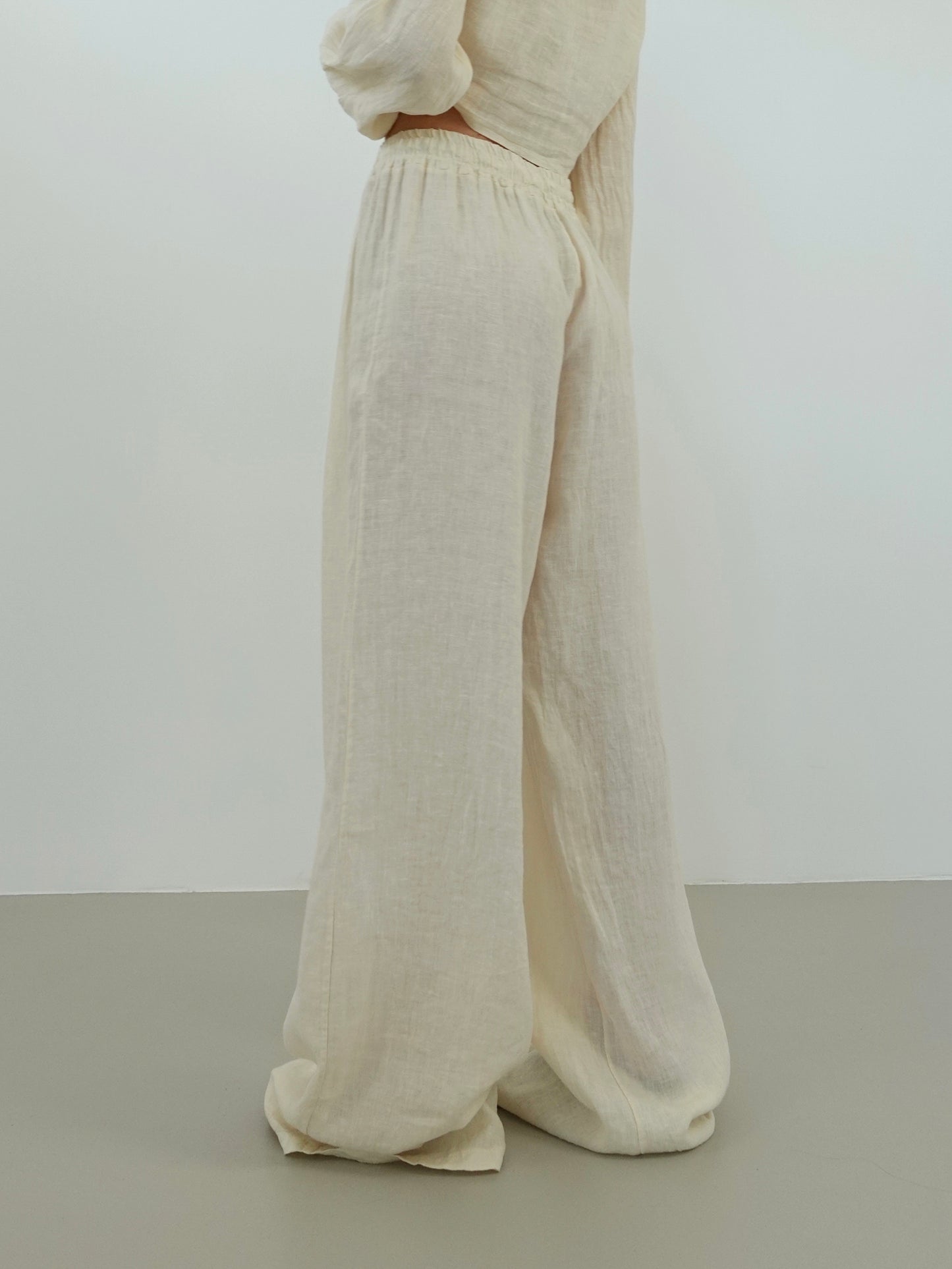 PANTALONI GAMBA AMPIA CON LACCETTI IN 100% LINO - BURRO 6978