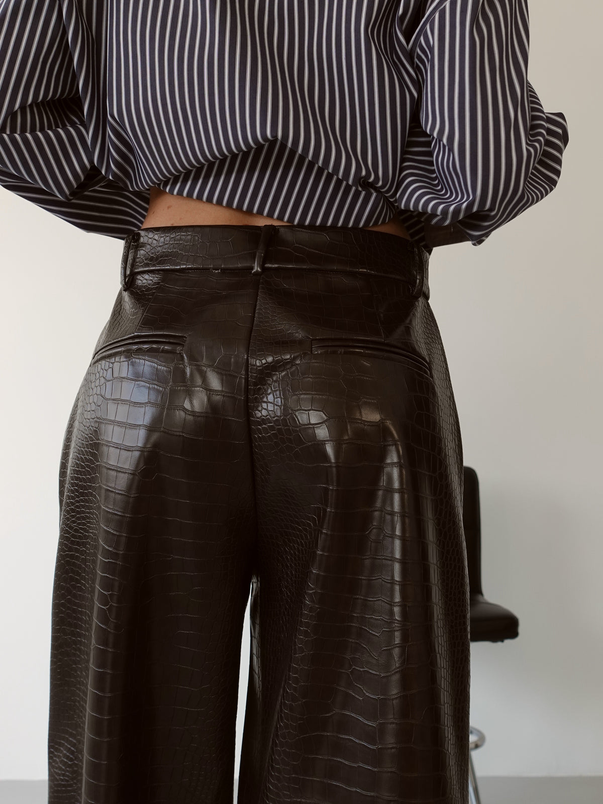 PANTALONI CROCO LUMINA IN ECOPELLE - CIOCCOLATO LC260582