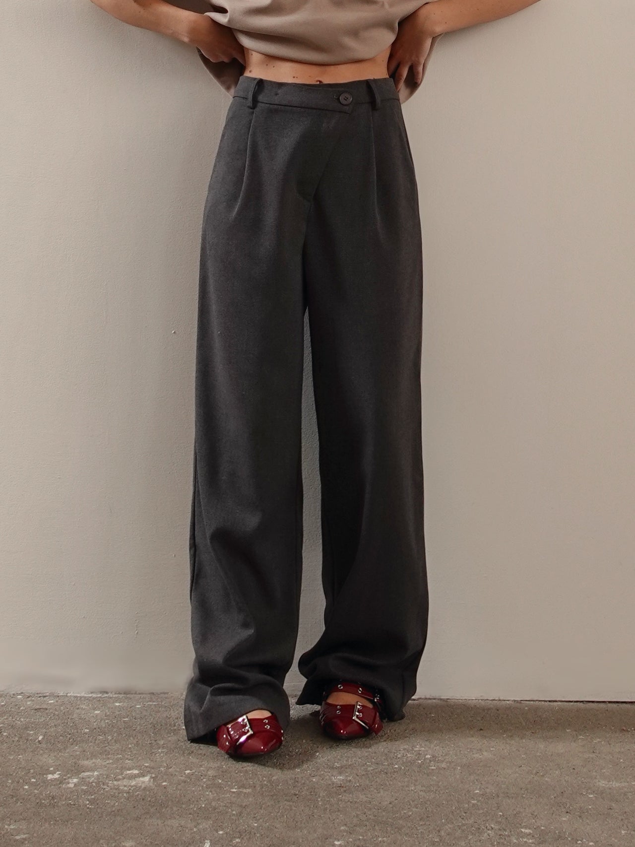 PANTALONI WIDE LEG CON CHIUSURA ASIMMETRICA - GRIGIO 9606