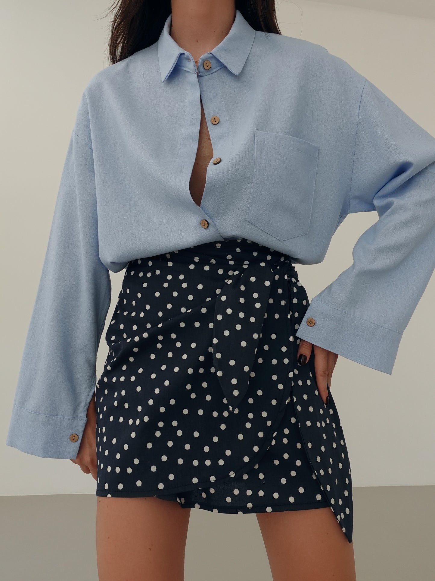 MINIGONNA A POIS CON CHIUSURA A PORTAFOGLIO - BLU 58925