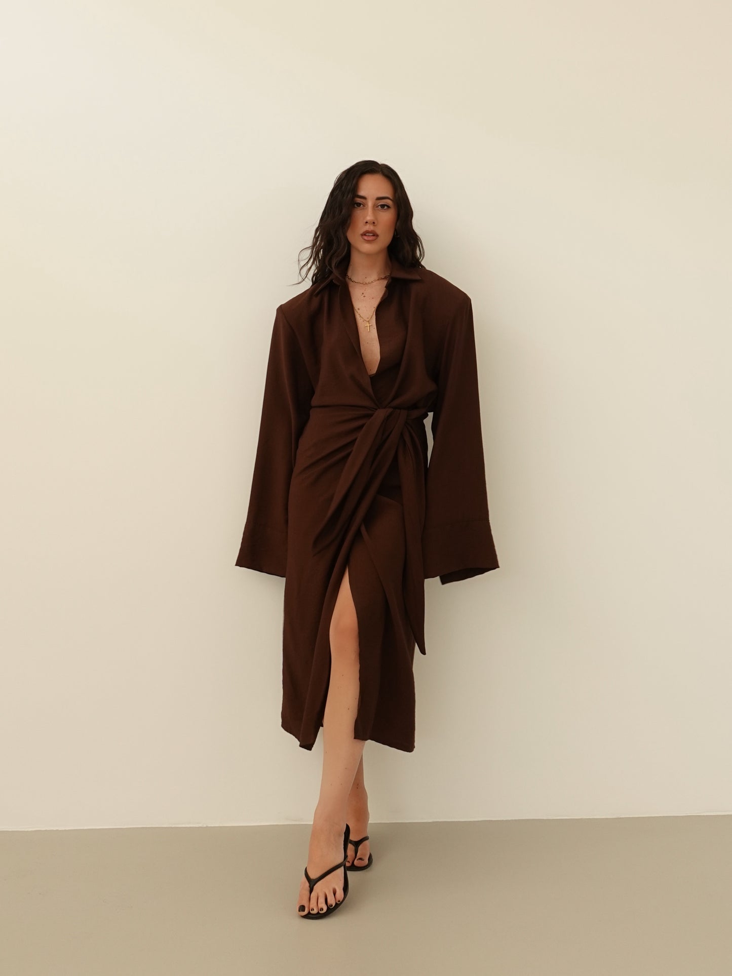 VESTITO A PORTAFOGLIO CON SPALLINE - MARRONE 7095