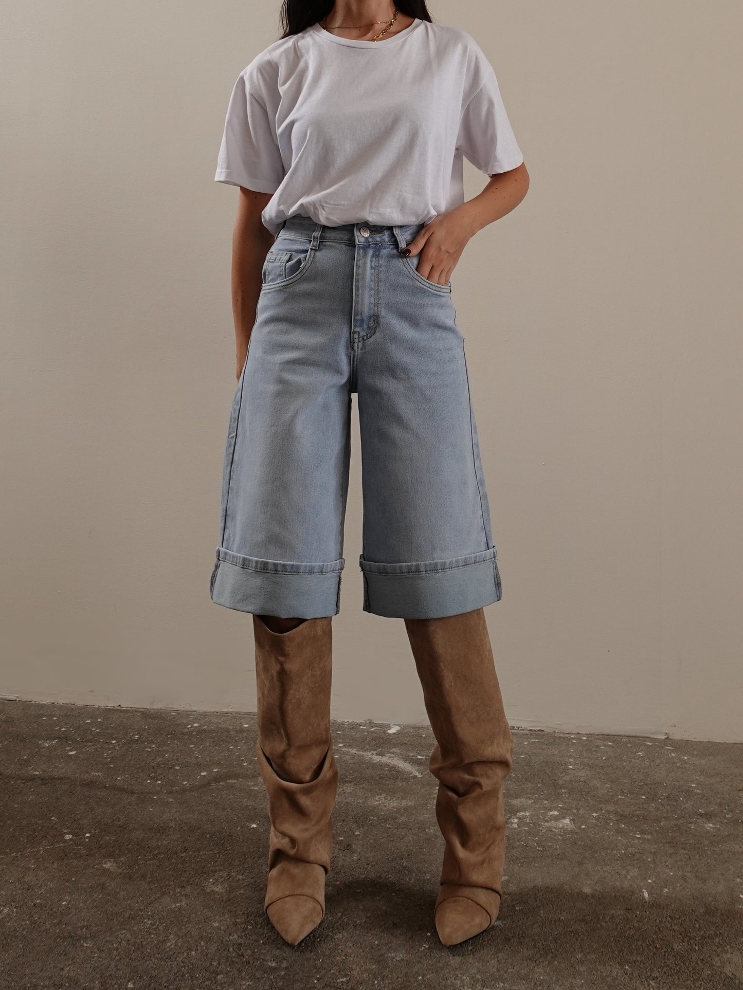 BERMUDA BAGGY CON PIEGONE - LAVAGGIO CHIARO 8747