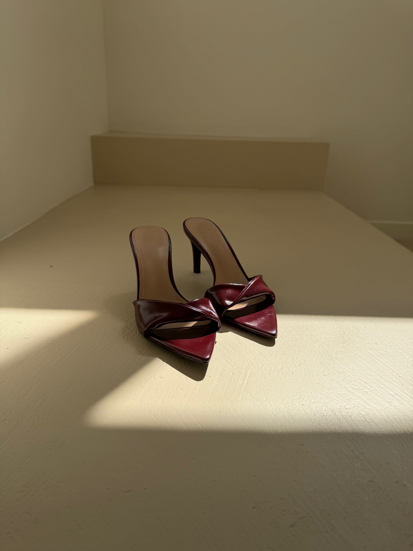 SANDALO MULES ROXANNE - BURGUNDY 2026