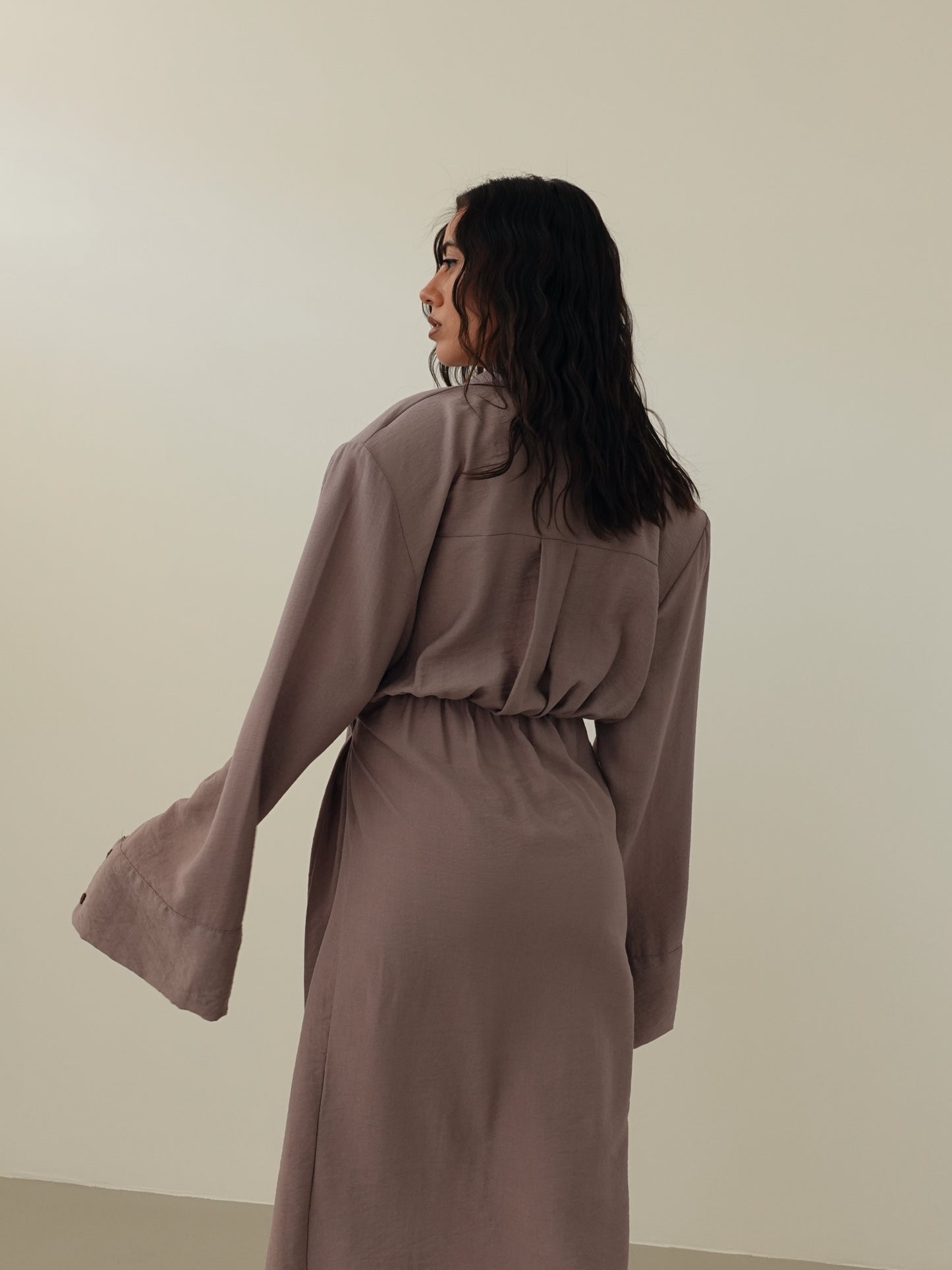 VESTITO A PORTAFOGLIO CON SPALLINE - GRIGIO 7095