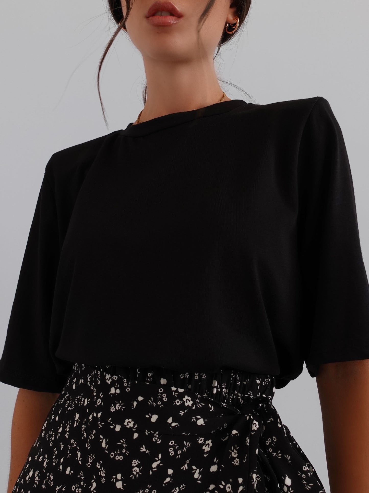 T-SHIRT BASIC CON SPALLINE - NERO 93755