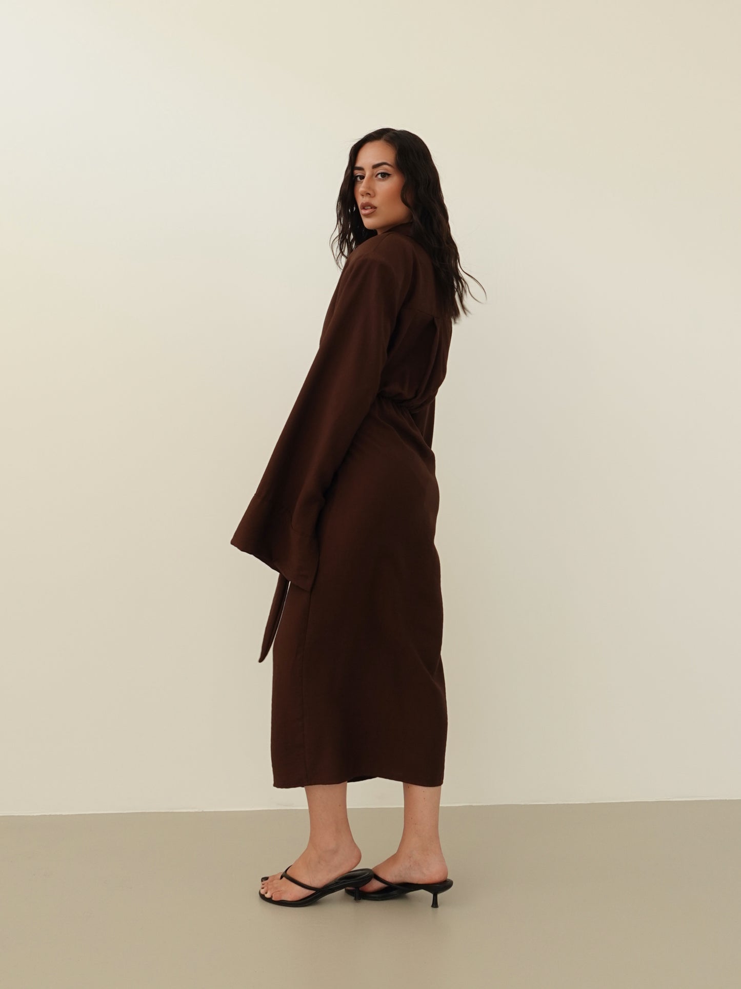 VESTITO A PORTAFOGLIO CON SPALLINE - MARRONE 7095