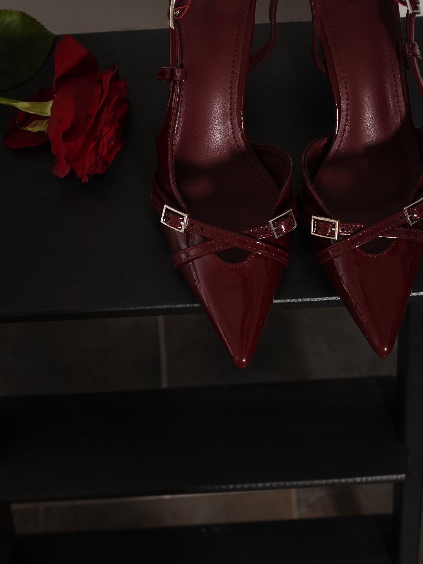 SLINGBACK CON FIBBIE VALENTINE - WINE 201