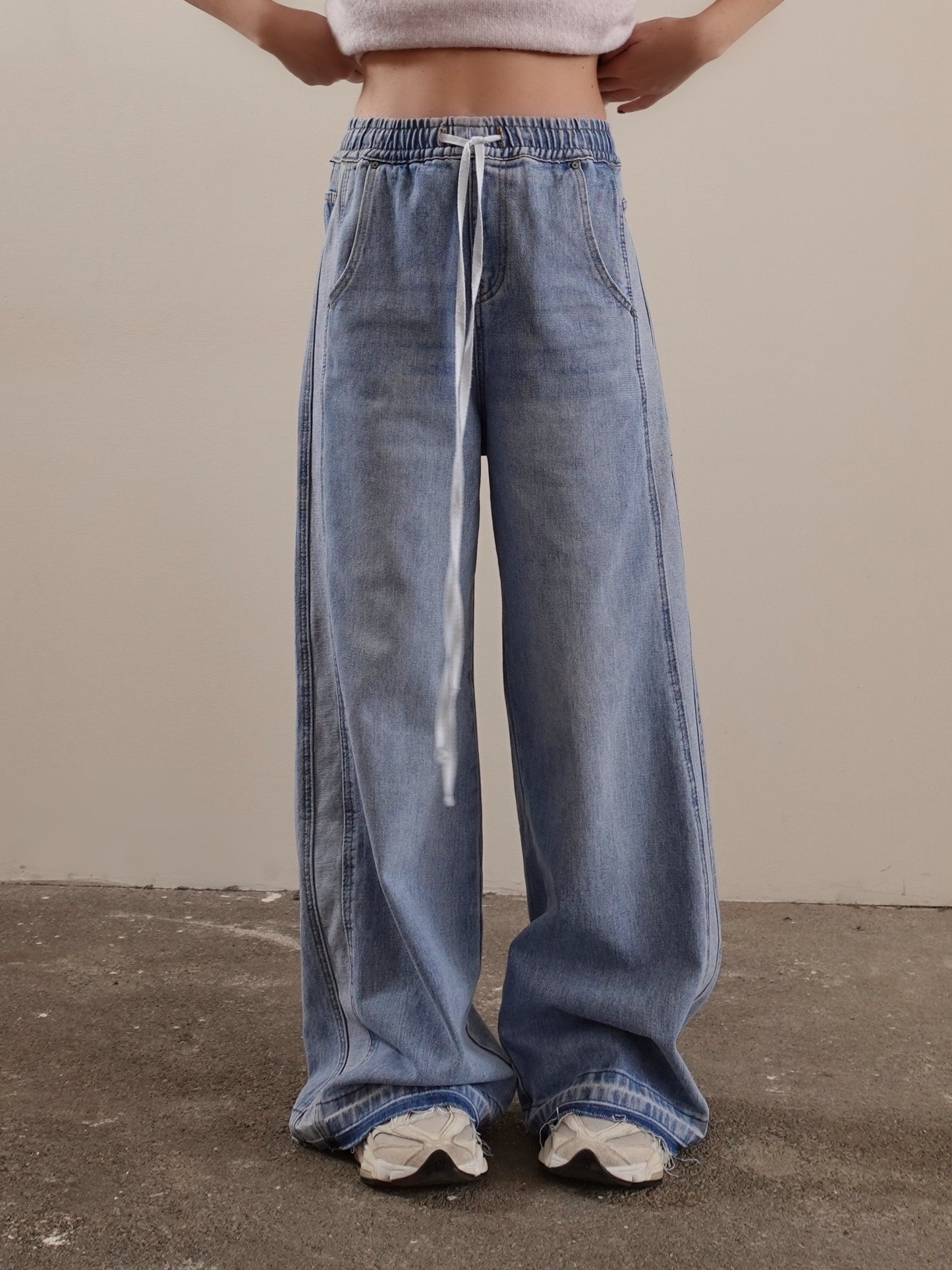 JOGGERS IN DENIM - LAVAGGIO CHIARO 010