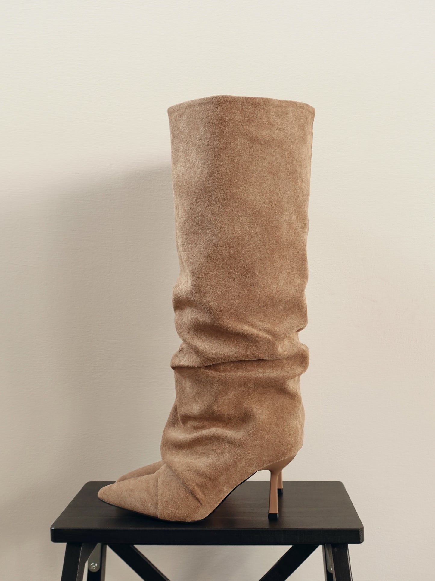 STIVALI ALTI SLOUCHY SCAMOSCIATI - BEIGE CLS571