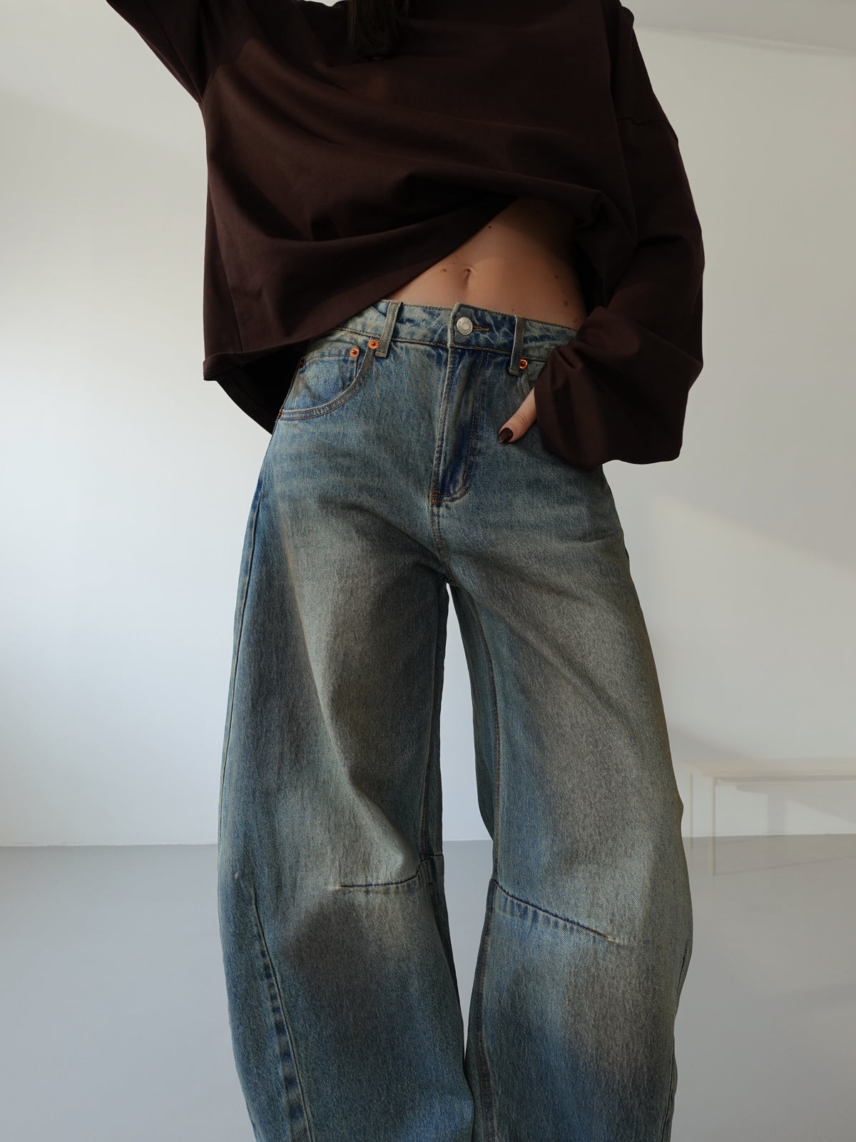 JEANS BARRELL FIT SABBIATO - LAVAGGIO MEDIO ZJ6125B